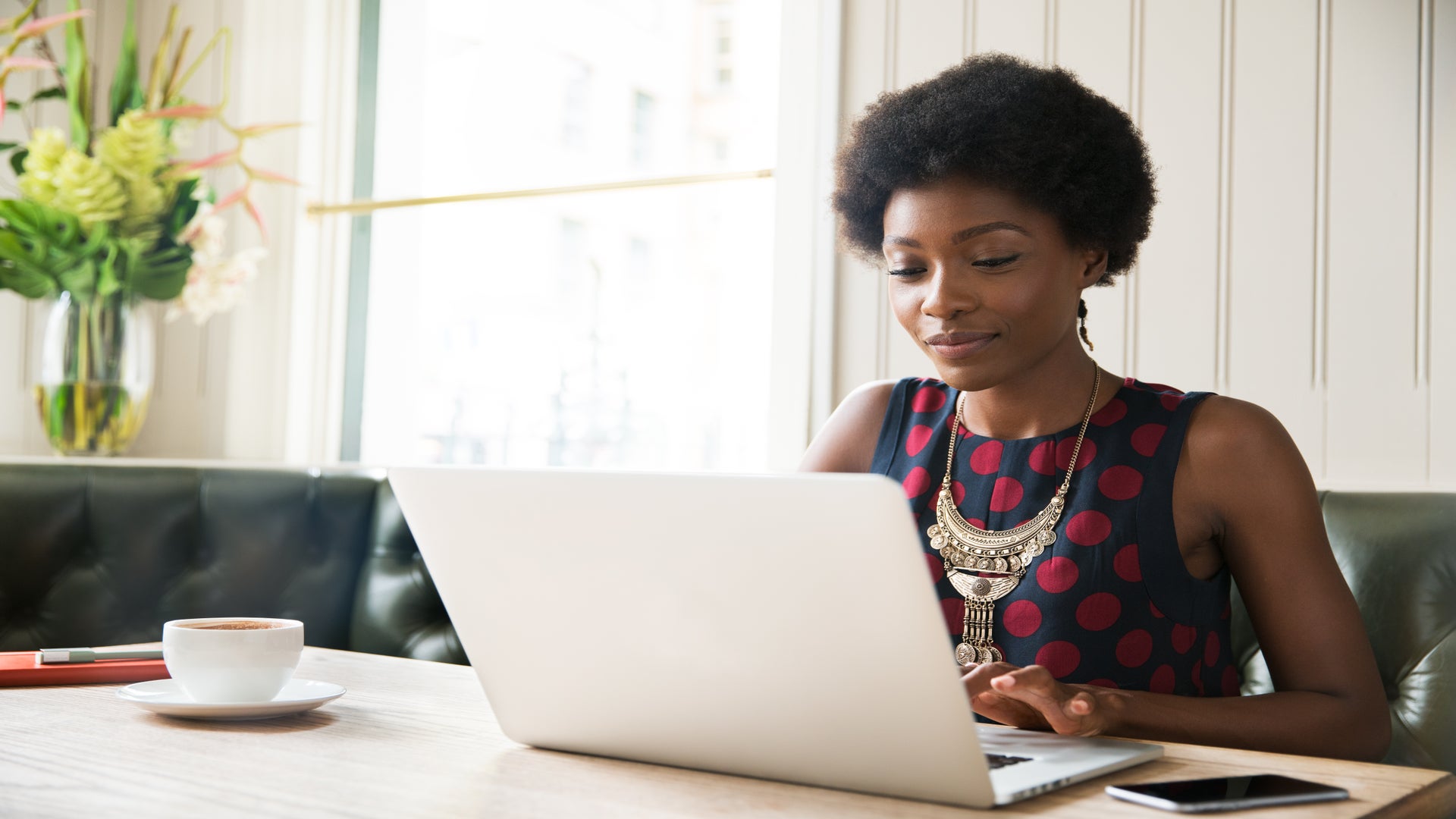 How to Dress Smart Casual for Virtual Meetings (2)